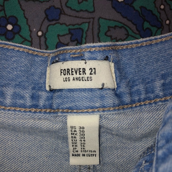 Light wash Jean Shorts - Picture 3 of 3